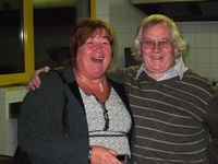 OCMW raadslid Marleen broederlijk en goed gemutst naast schepen Marcel